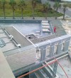 Σιδερένια κατασκευή τοιχείου με επένδυση τσιμεντοσανίδα σε εξωτερικό χώρο ξενοδοχείου